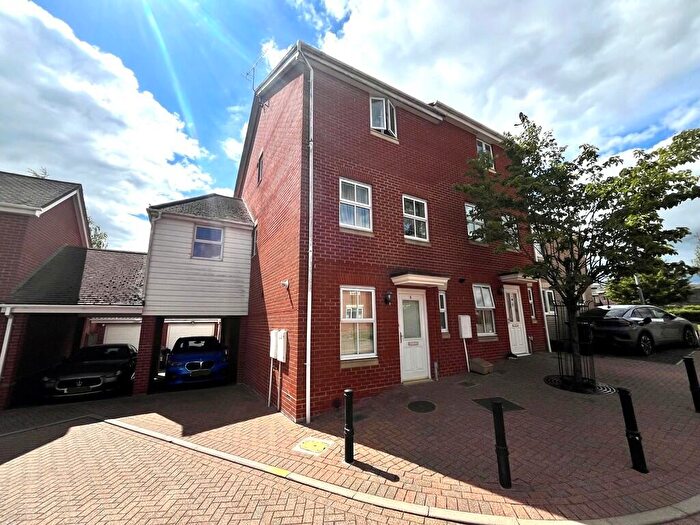 5 Bedroom Town House For Sale In Stevens Close, Colchester, CO4
