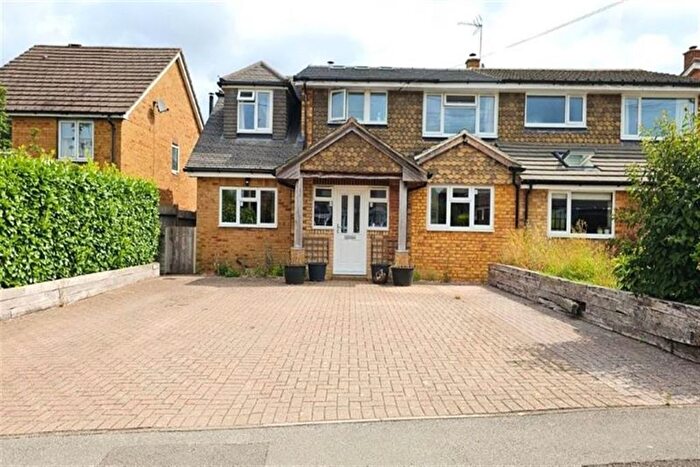 4 Bedroom Semi-detached House For Sale In Glen Close, Hindhead, GU26