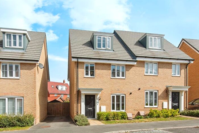 3 Bedroom Semi-Detached House For Sale In Beeching Close, Stowmarket, IP14