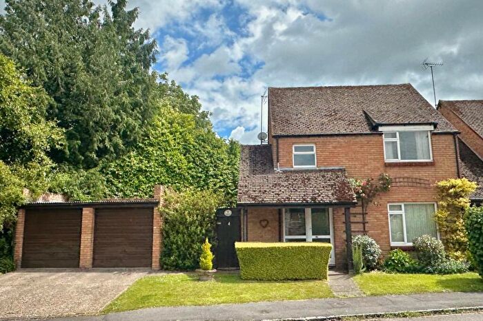 3 Bedroom Semi-Detached House For Sale In West Chiltern, Woodcote, RG8