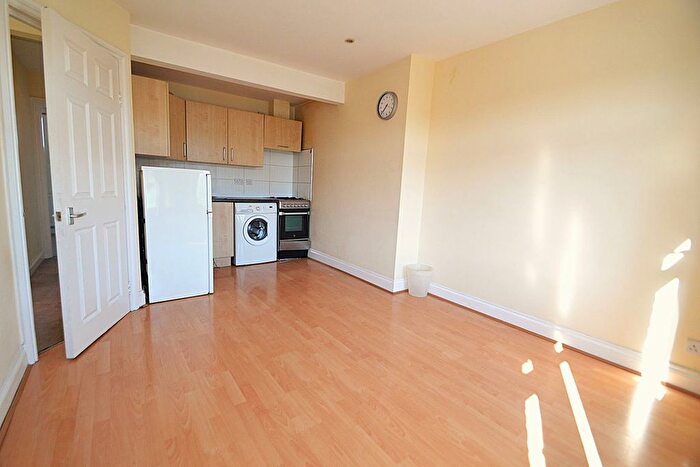 2 Bedroom Flat To Rent In Finchley Road, London, NW11