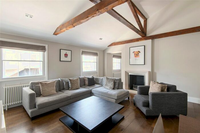 3 Bedroom Flat To Rent In William Street House, William Street, Knightsbridge, SW1X