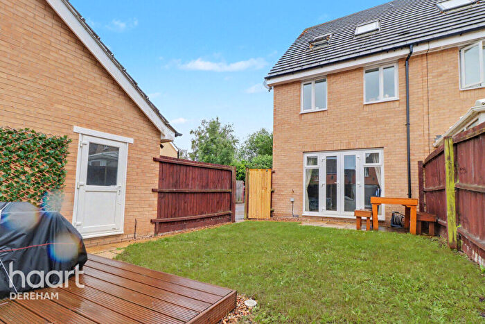3 Bedroom Semi-Detached House For Sale In Washington Drive, Watton, IP25