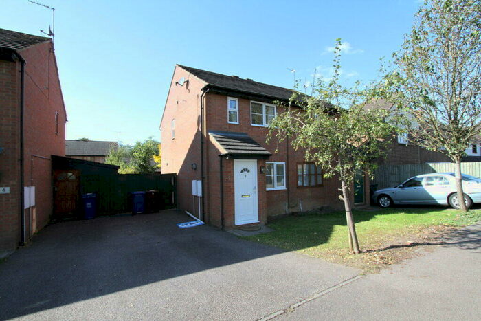 2 Bedroom Semi-Detached House To Rent In School Row, Banbury, Oxon, OX16