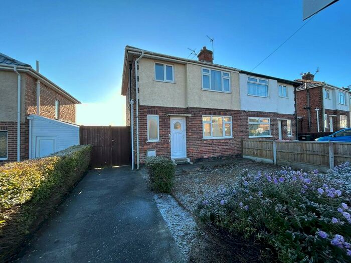 3 Bedroom Semi-Detached House To Rent In Whetstone Hey, Great Sutton, CH66