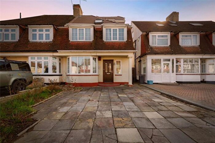 4 Bedroom Semi-Detached House For Sale In Marlands Road, Ilford, IG5