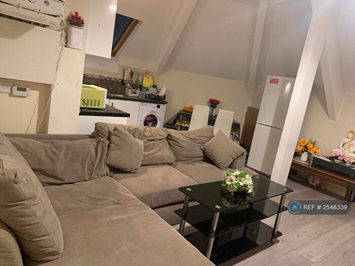 1 Bedroom Flat To Rent In Corporation Road, Newport, NP19