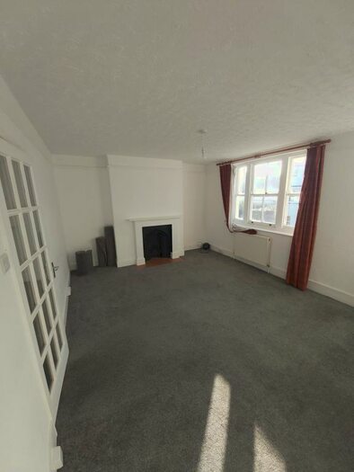 2 Bedroom Flat To Rent In Western Road, Littlehampton BN17