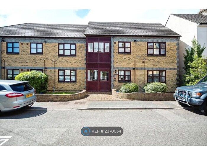 1 Bedroom Flat To Rent In Tadley Court, Gillingham, ME7