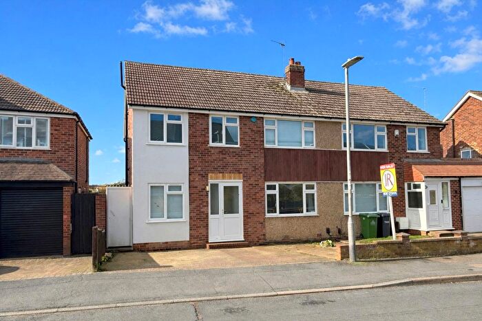 4 Bedroom Semi-Detached House For Sale In Lulworth Avenue, Goffs Oak, EN7