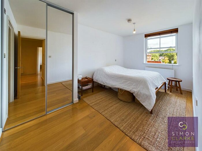 2 Bedroom Apartment To Rent In Holders Hill Road, Mill Hill, NW7