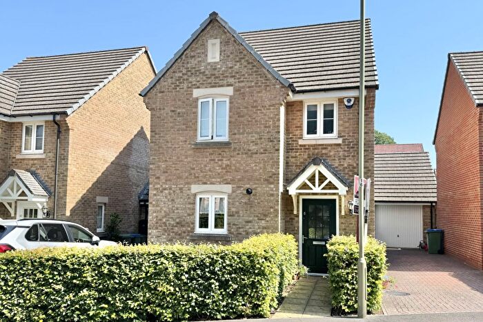3 Bedroom Detached House For Sale In Rothschild Drive, Sarisbury Green, SO31