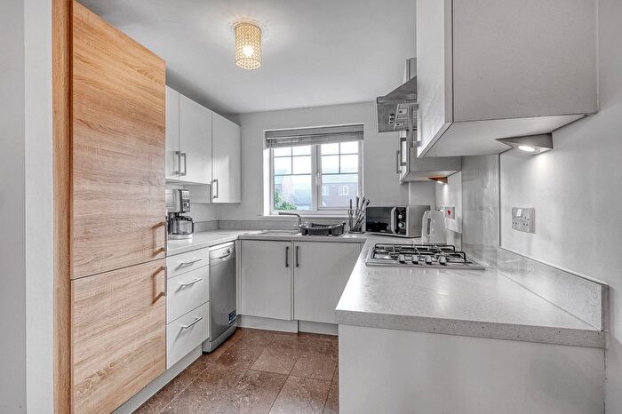 2 Bedroom Flat For Sale In New Meadow Close, Shirley, Solihull, B90