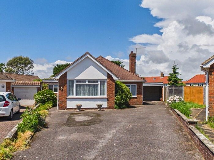 3 Bedroom Detached Bungalow For Sale In Ashwood Close, Worthing, BN11