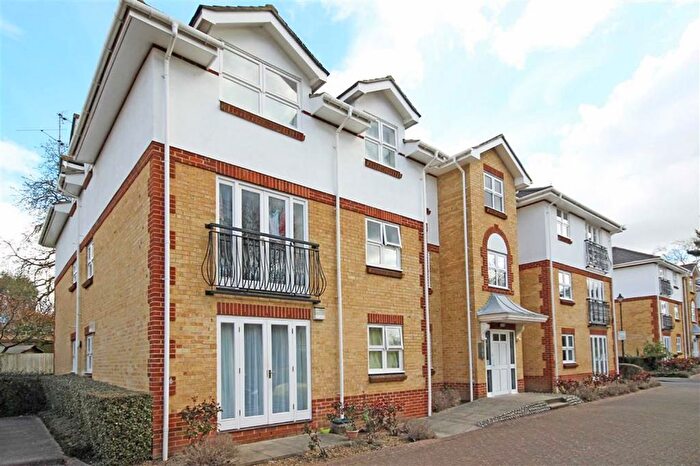 1 Bedroom Flat To Rent In Rosebank Close, Teddington, TW11