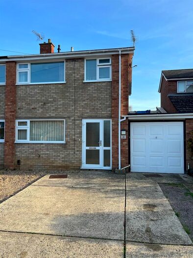 3 Bedroom Semi-Detached House To Rent In Kempton Road, Ipswich, IP1