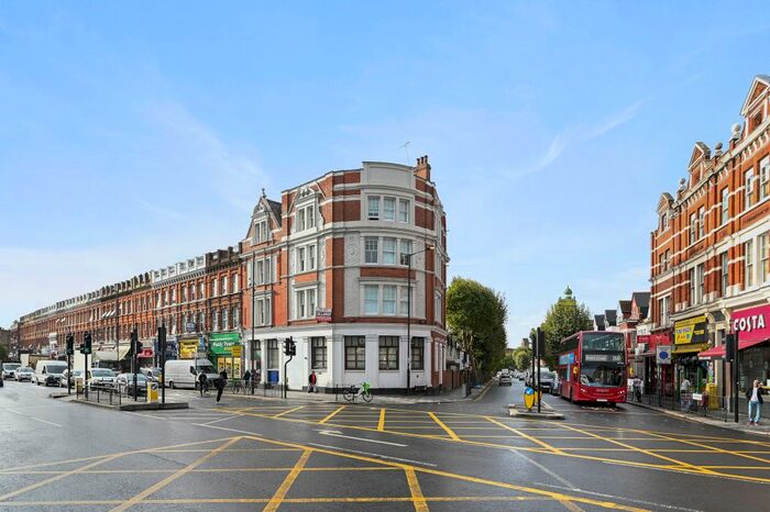 3 Bedroom Flat To Rent In Merrion House, Cricklewood Broadway, London, NW2