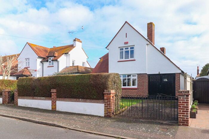 3 Bedroom Detached House For Sale In Grenham Bay Avenue, Birchington, Kent, CT7