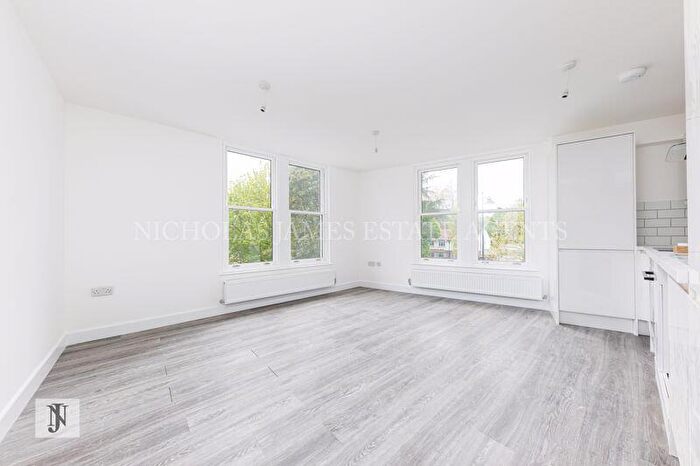 3 Bedroom Apartment To Rent In Green Lanes, Harringey, London, N4