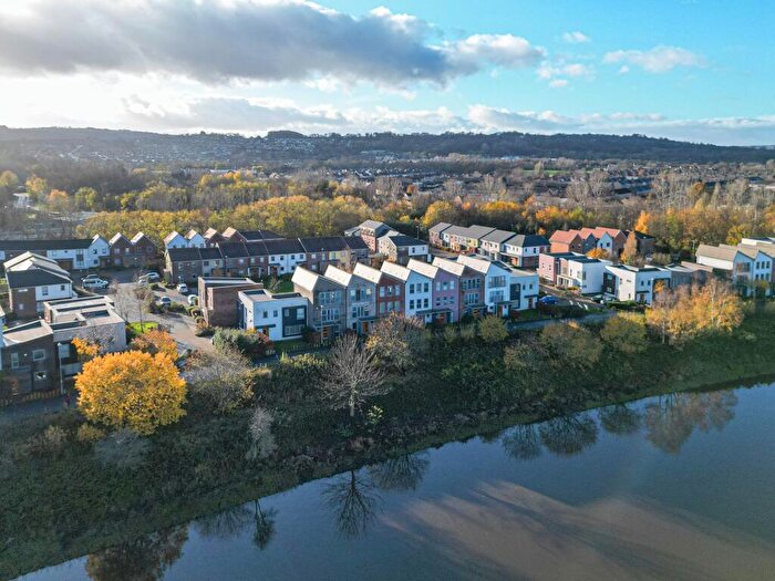 4 Bedroom Town House For Sale In Parson Courtyard, The Staiths, Gateshead, NE8