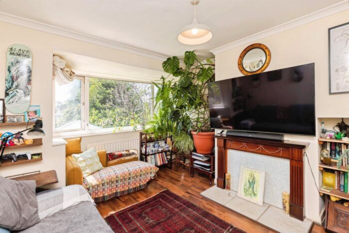 3 Bedroom Semi Detached House For Sale In Kirkstall Road, Leeds, LS4