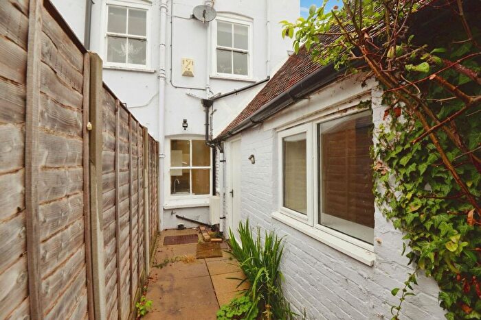 1 Bedroom Flat For Sale In Watcombe Road, Watlington, OX49