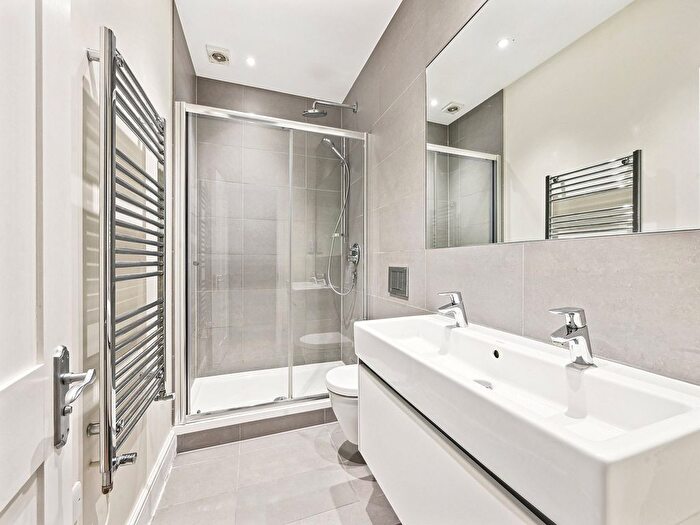 3 Bedroom Flat To Rent In Hamlet Gardens, King Street, W6