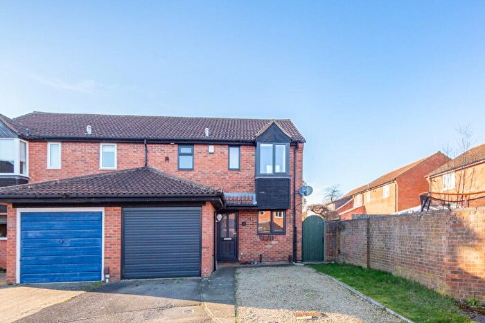 3 Bedroom Semi-Detached House For Sale In Welland Croft, Bicester, Oxfordshire, OX26