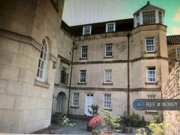 3 Bedroom Flat To Rent In Bartletts Court, Bath, BA2