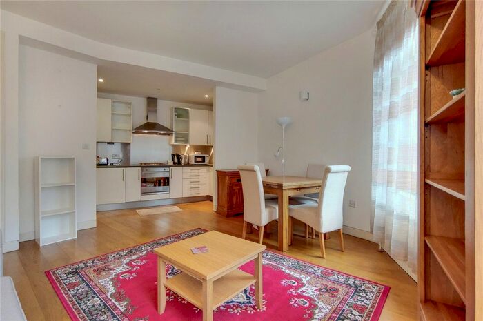 1 Bedroom Flat To Rent In Amwell Street, London, EC1R