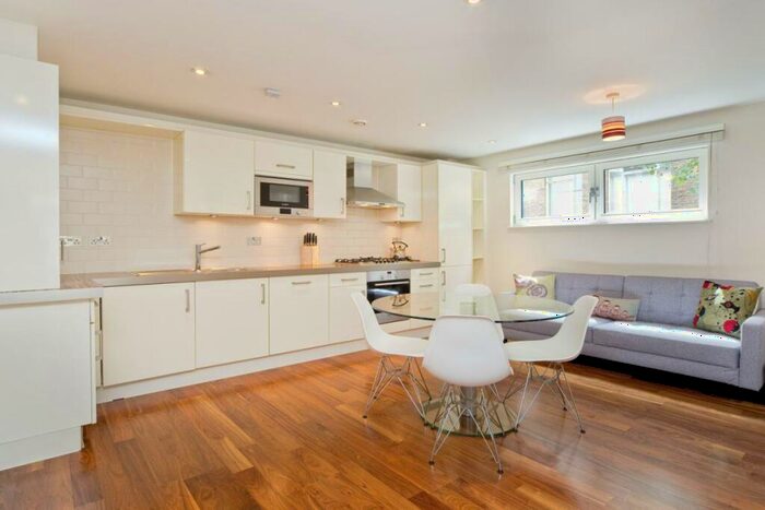2 Bedroom Apartment To Rent In Clerkenwell Road, Clerkenwell, London, EC1M