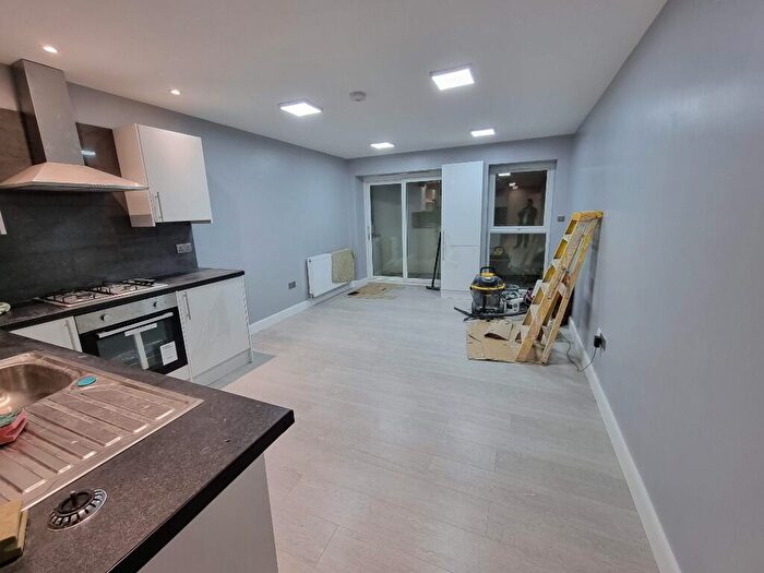 Studio To Rent In Harpenden Road, London, SE27