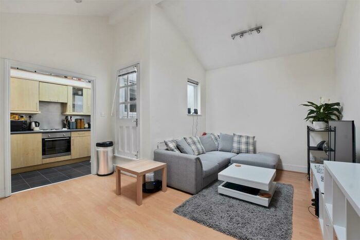 2 Bedroom Apartment To Rent In Essex Road, Angel, N1