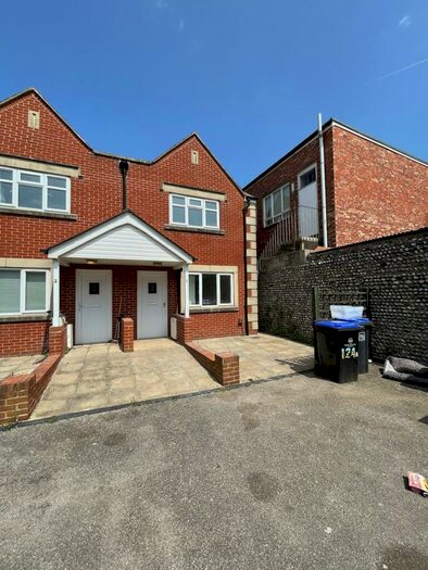 2 Bedroom House To Rent In Amo Mews, Worthing, BN11