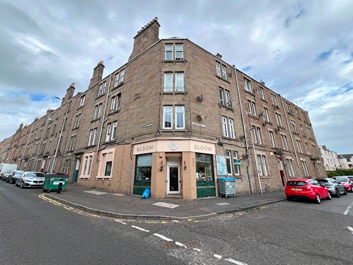 2 Bedroom Flat To Rent In Strathmartine Road, Dundee, DD3