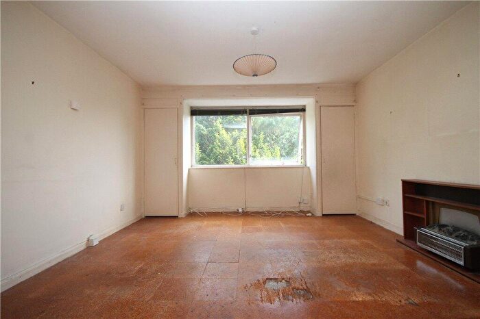 1 Bedroom Apartment For Sale In Waldrons Path, Bramley Hill, South Croydon, CR2