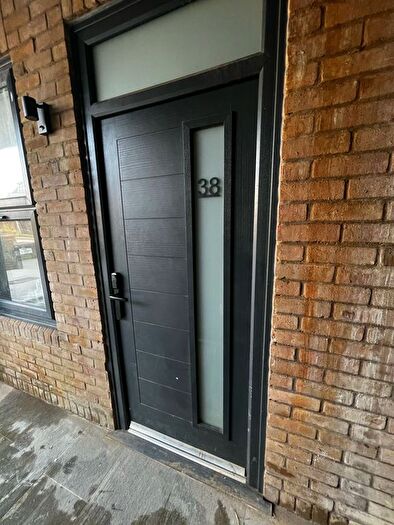 1 Bedroom Flat To Rent In Avenir Court, Ballards Lane, N12