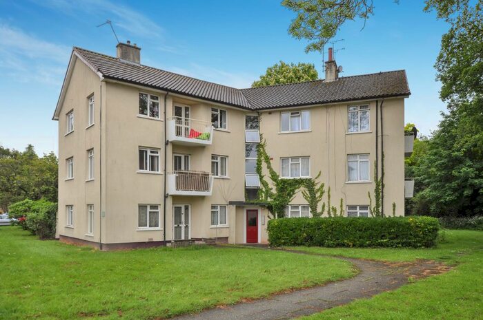 2 Bedroom Flat To Rent In Sunnymead, Crawley, RH11