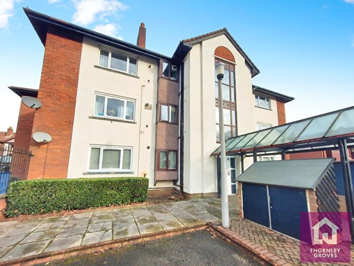 2 Bedroom Flat For Sale In Reeves Court, Canterbury Gardens, Salford, M5