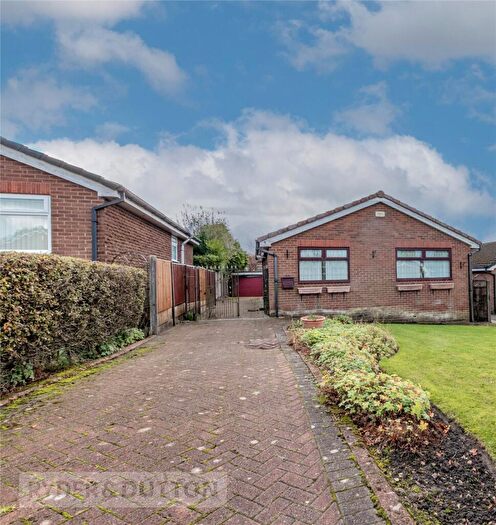 3 Bedroom Bungalow For Sale In Falkland Close, Moorside, Oldham, OL4