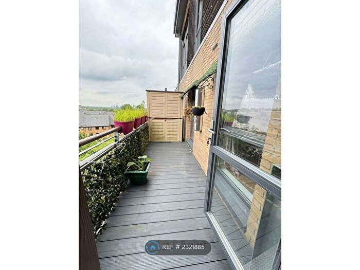 2 Bedroom Flat To Rent In Dockside Court, London, E5