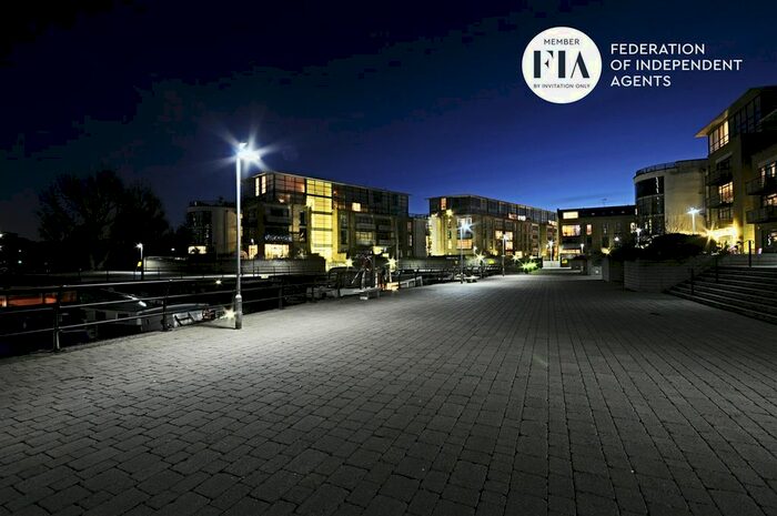 2 Bedroom Flat To Rent In Town Meadow, Ferry Quays, Brentford, TW8