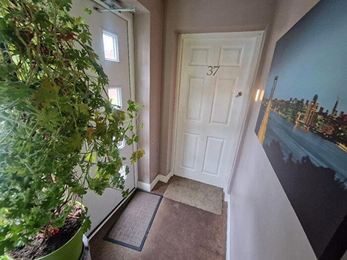 1 Bedroom Flat To Rent In Lanchester Gardens, Worksop, S80