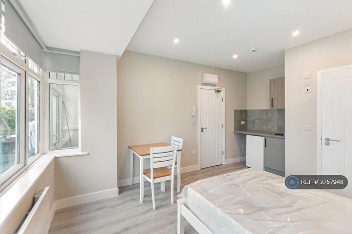 Studio To Rent In Carshalton Place, Carshalton, SM5