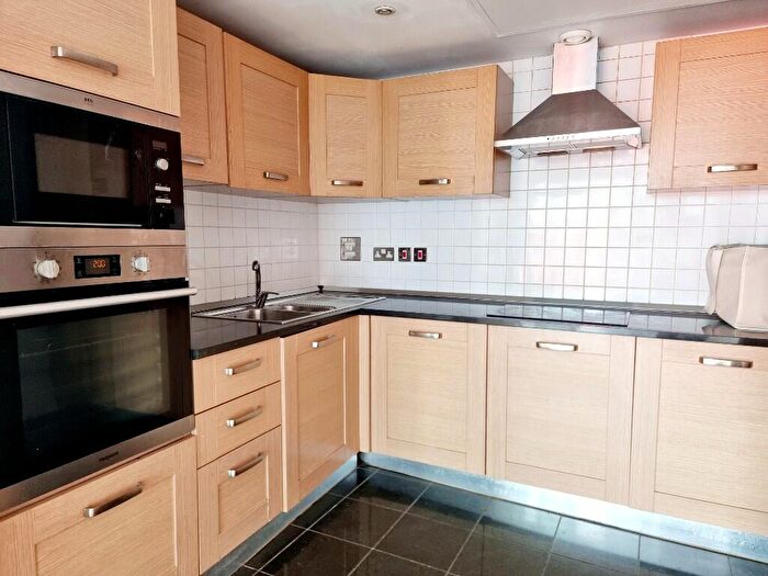 2 Bedroom Flat To Rent In Mast Quay, London, SE18