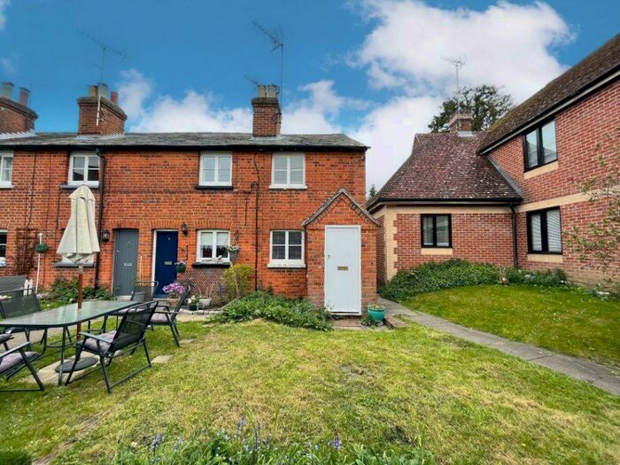 2 Bedroom Cottage To Rent In Blakes Cottages, Odiham, RG29