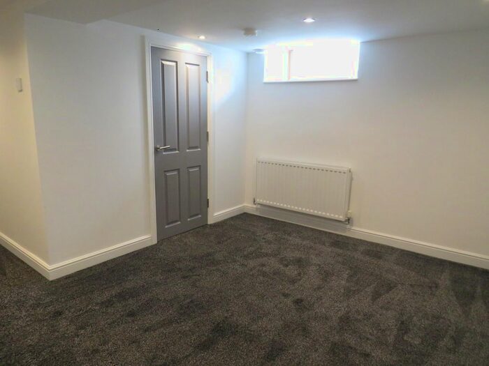 1 Bedroom Flat To Rent In Burnley Road, Luddendenfoot, Halifax HX2