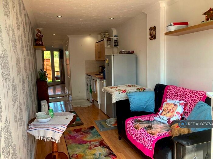 Studio To Rent In Smiths Lane, Windsor, SL4