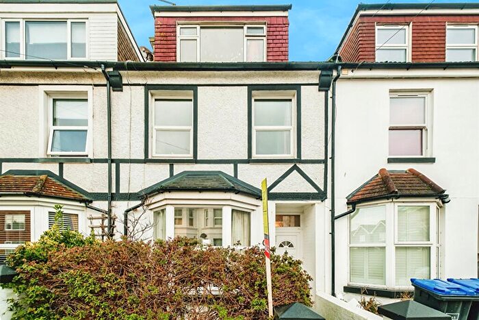 4 Bedroom Terraced House For Sale In Roberts Road, Lancing, BN15