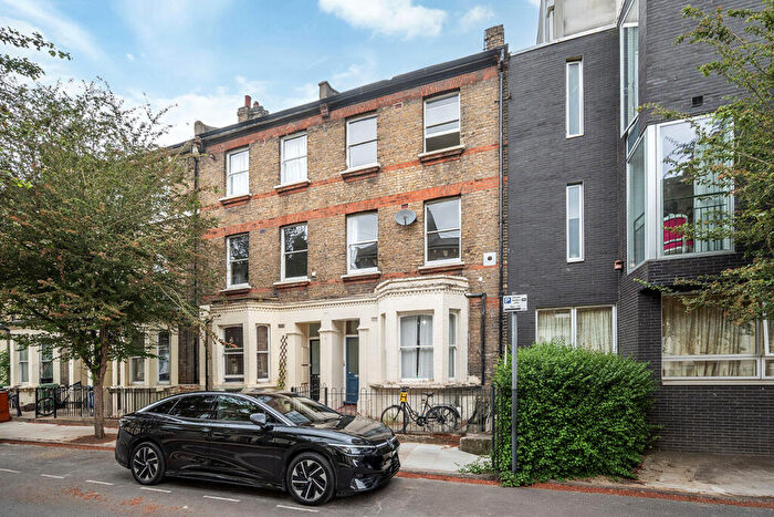 2 Bedroom Flat To Rent In Charleston Street, Southwark, London, SE17